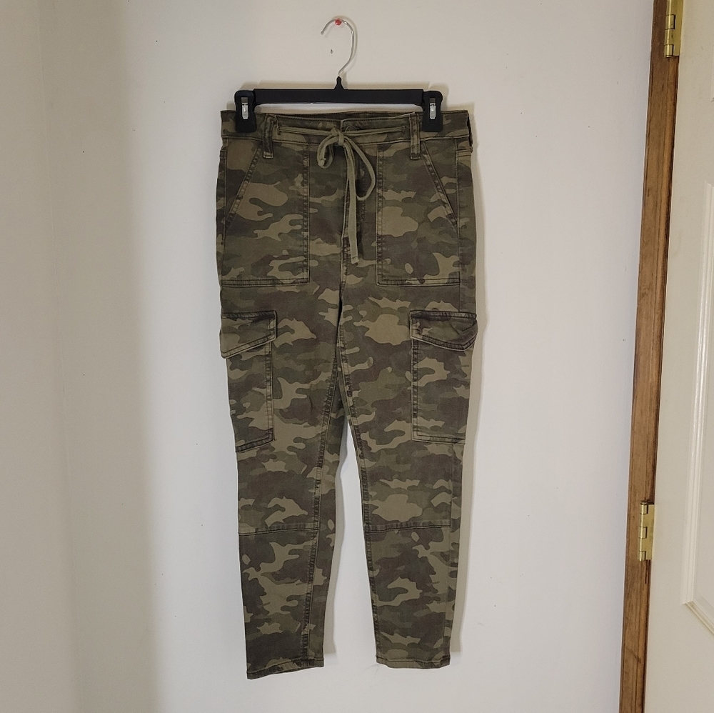 AMERICAN Eagle Women's Camo Super Hi-Rise Jegging Crop - Size (8 Short)